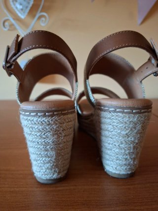 Sandalias cuña mujer doradas y marrones
