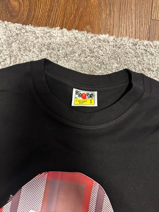 Camiseta BAPE x Burberry Negra Multicolor