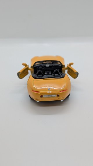 BMW Z8 Welly 49755 giallo 1/43 metallo