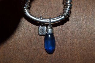 Pulsera Uno de 50 con charm azul