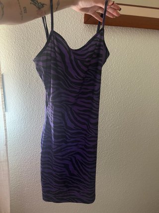 Vestido corto morado y negro cebra