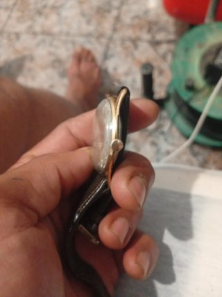 Reloj Dogma Antiguo Dorado Correa Negra