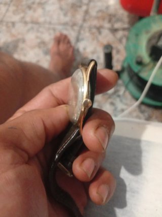 Reloj Dogma Antiguo Dorado Correa Negra