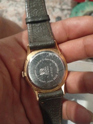 Reloj Dogma Antiguo Dorado Correa Negra