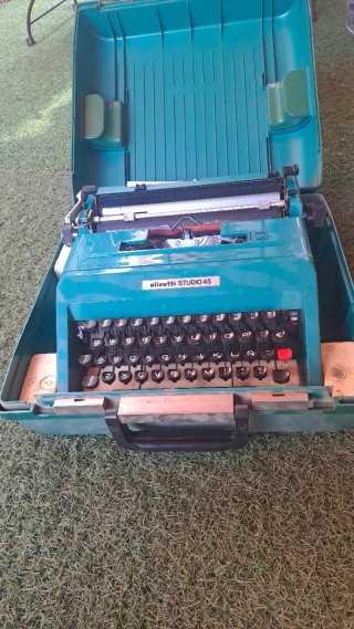 Máquina de escribir Olivetti Studio 45