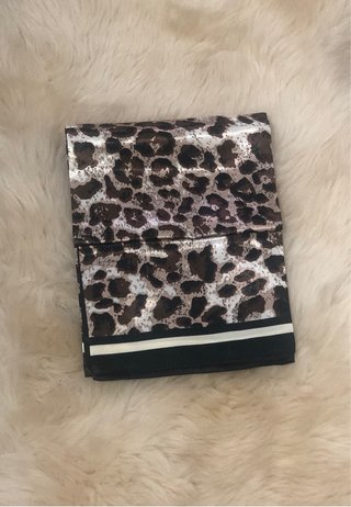 Pañuelo estampado leopardo