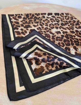 Pañuelo estampado leopardo