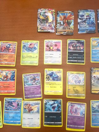 Colección Cartas Pokémon + Caja Metálica