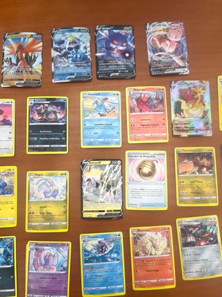 Colección Cartas Pokémon + Caja Metálica