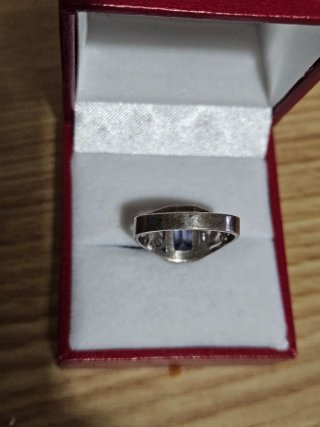 Anillo vintage con piedra morada