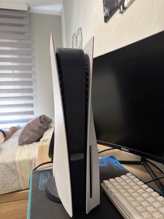 PlayStation 5 Disco y Digital Blanca Con Soporte