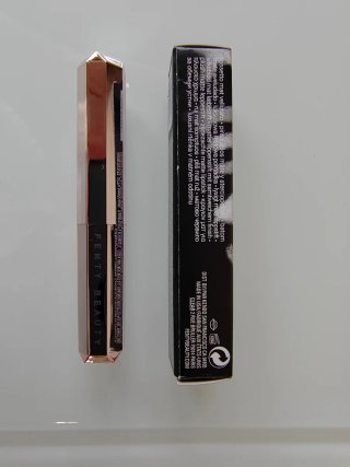 Fenty Beauty Mattemoiselle Lipstick tono rojo teja