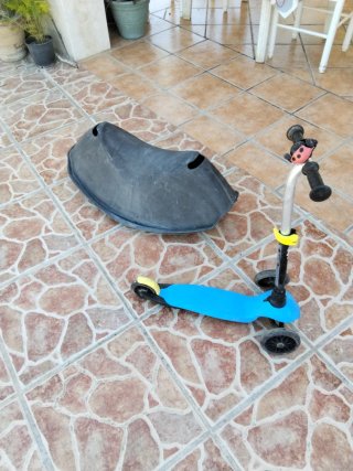 Patinete y balancín infantil