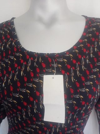 Vestido estampado floral negro y rojo
