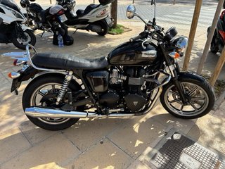 Triumph Bonneville 865 CV Negra