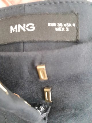 Pantalón azul marino. Mango. Talla 36