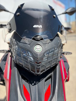Benelli TRK 502X Adventure Roja