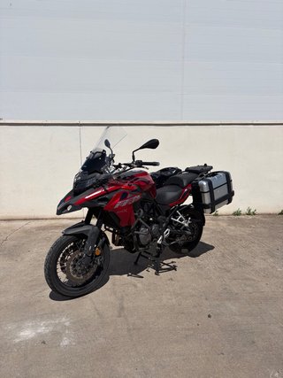 Benelli TRK 502X Adventure Roja