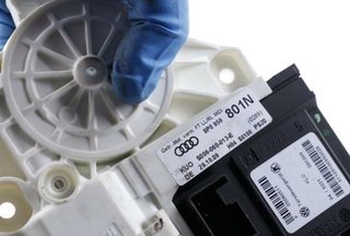 Motor elevalunas del izq audi 129859 8p0959801n a3