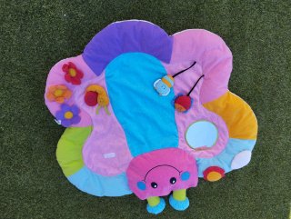 Alfombra sensorial bebé mariposa