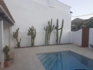 Se realizan trabajos de pinturas y restauración