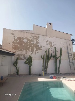 Se realizan trabajos de pinturas y restauración