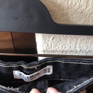 Rebajadísima Falda vaquera negra corta
