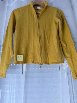 Jersey verde cuello pico