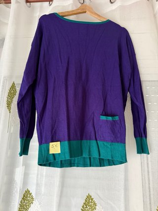 Jersey verde cuello pico