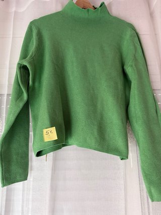 Jersey verde cuello pico