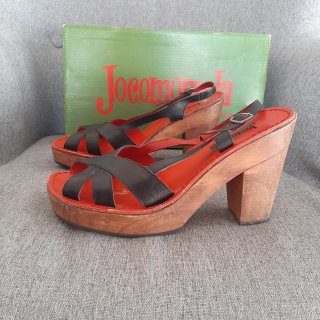 Sandalias Jocomomola tacón madera