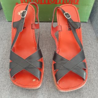Sandalias Jocomomola tacón madera