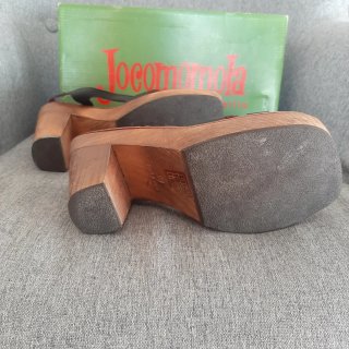 Sandalias Jocomomola tacón madera