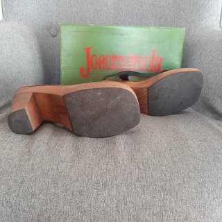 Sandalias Jocomomola tacón madera