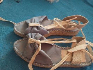 Alpargatas cuña azul y beige talla 40