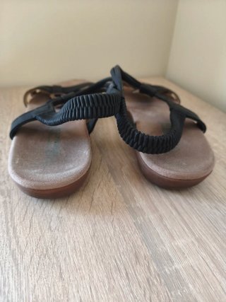 Sandalias negras y marrones talla 41