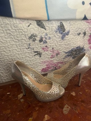 Zapatos de fiesta plateados