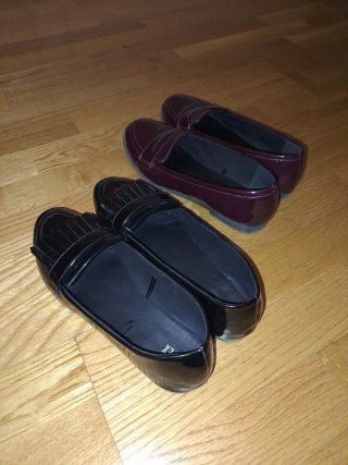 Mocasines negros y morados