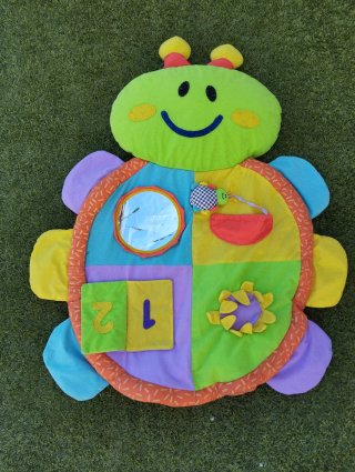 Alfombra sensorial bebé oruga