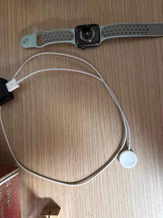 Apple Watch multicolor Con su cargador