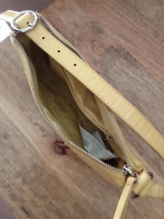Bolso juvenil amarillo efecto piel