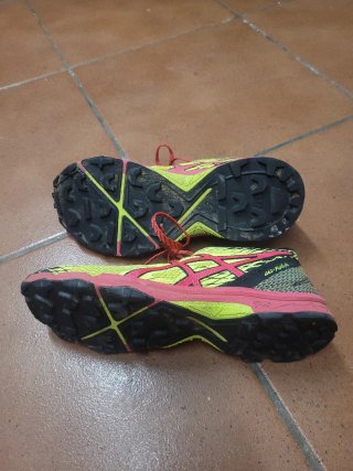Zapatillas Asics Running Amarillas y Rojas 38