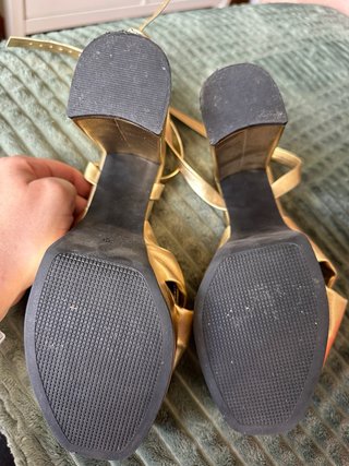 Sandalias ASOS doradas tacón plataforma