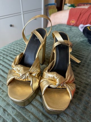 Sandalias ASOS doradas tacón plataforma