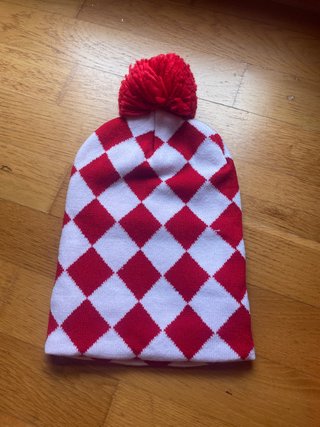 Gorro de lana con pompón