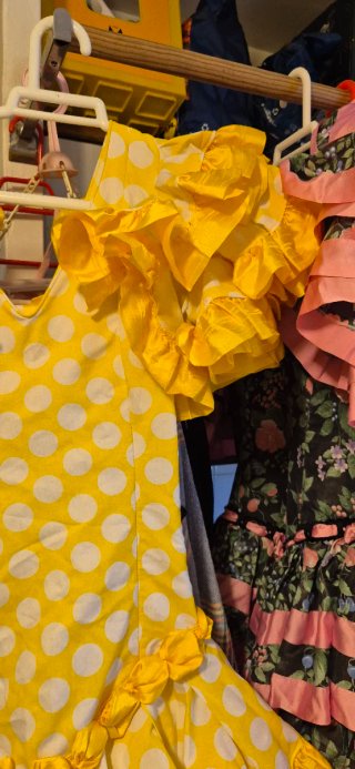 Vestido de flamenca amarillo lunares