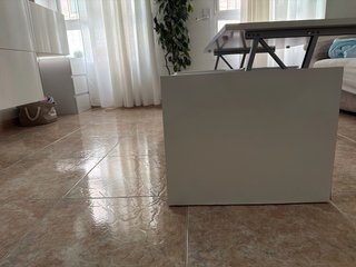 Mesa plegable blanca de madera