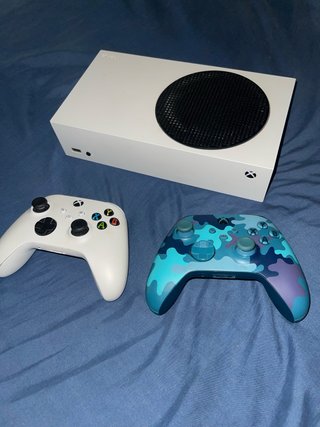 Xbox Series S + 2 Mandos