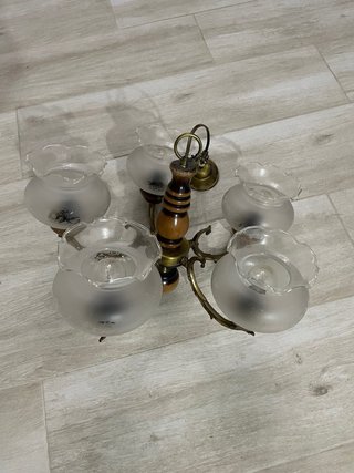 Lámpara de techo floral dorada y blanca