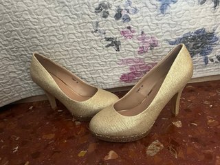 Zapatos de fiesta dorados tacón talla 38